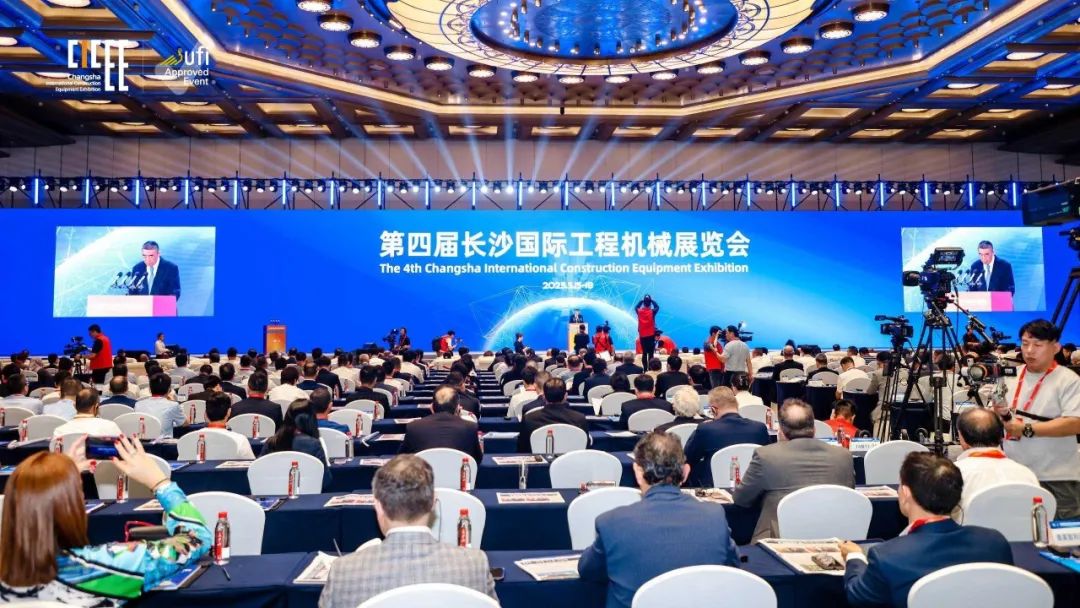 科技赋能应急指挥中枢，宇通大型通信指挥车参展第四届长沙国际工程机械展览会