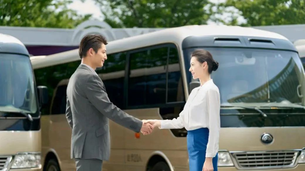 实力护航！宇通T7服务各地两会