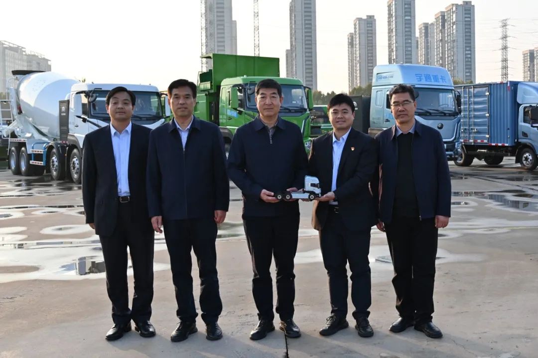 实力见证 | 嘉峪关市领导莅临宇通重卡调研，共筑绿色运输美好未来